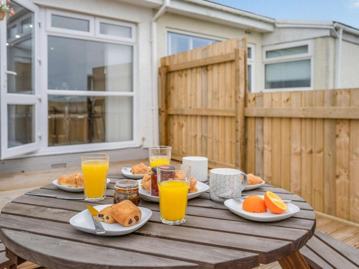 3-Bed 5-6 Berth Modernised Bungalow! Tenby Extérieur photo